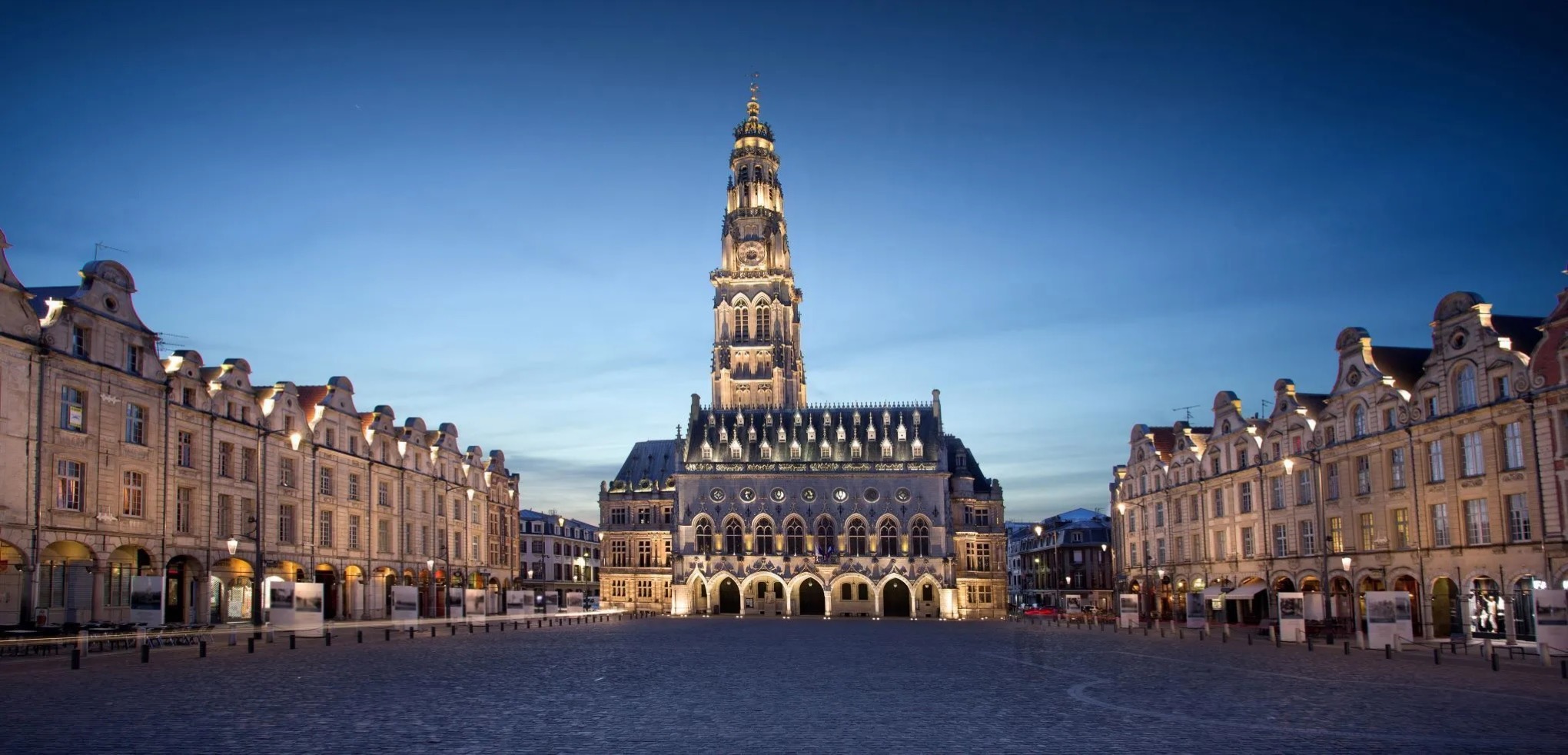 Arras, la Grand’Place à l’heure bleue